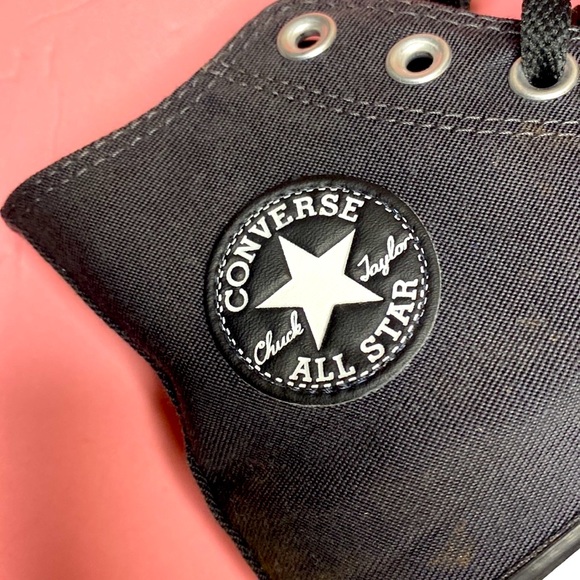 Converse Looney Tunes Men’s Size 4/ Women’s Size 6 High Top Sneaker. - Picture 8 of 8